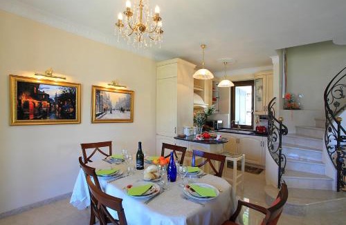 Naggio Villa | Le Petit Palais Villa