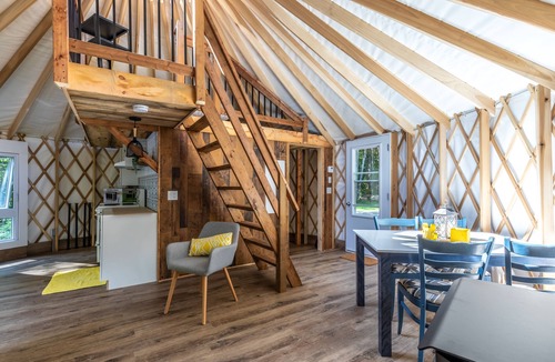 Notre-Dame-du-Laus Ski Chalet | Le Renard Luxury Yurt