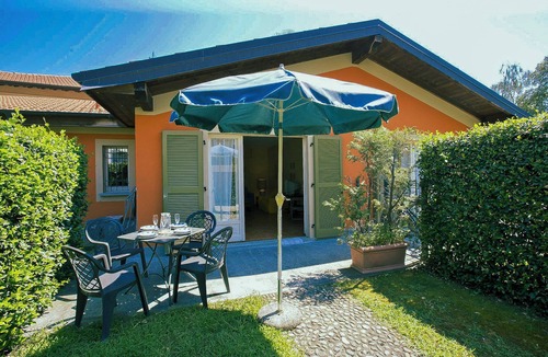 Intra House | Le Rose Apartment by Lago Reisen