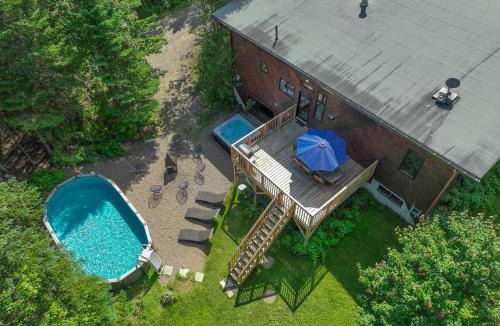 Val David Ski Chalet | Le Sculptural Exitchalets Spa & Pool