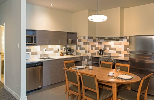 Downtown Montreal Apartment | Le Square Phillips Hotel And Suites