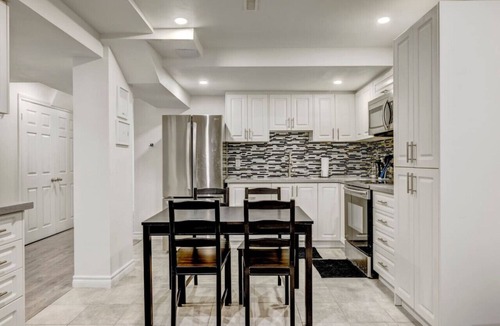 Halton Regional Municipality Apartment | LetitBnb: Tranquil Terrace