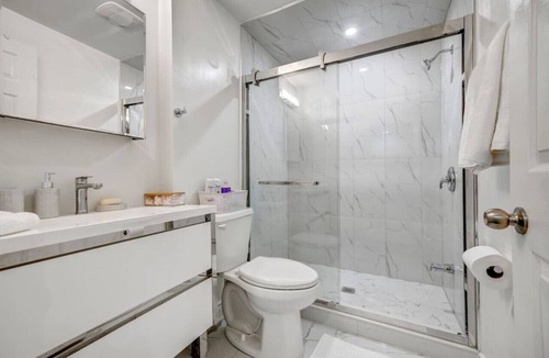 Halton Regional Municipality Apartment | LetitBnb: Tranquil Terrace