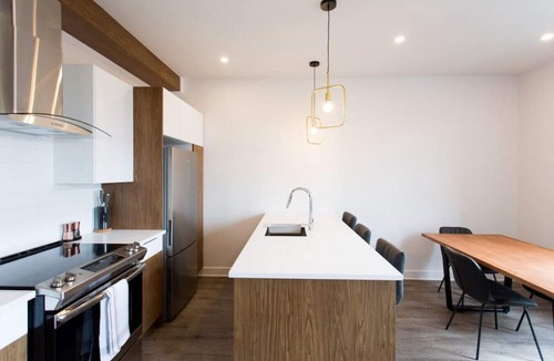 Mile End Apartment | Light Filled 2 Bdr Unit in Mile End by Denstays