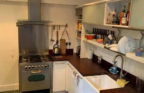 Cazenove House | Light & spacious two bed garden flat in Stoke Newington