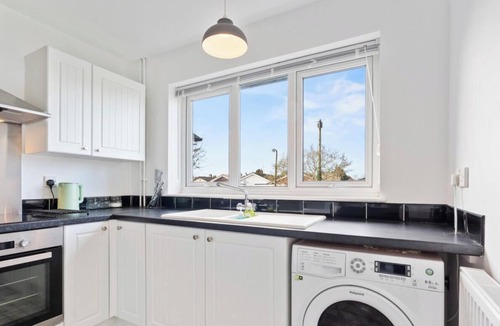 Kettering Apartment | Lime Corner: Peaceful with Parking