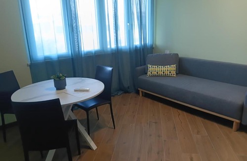 Novegro Hotel | - Linate Home Suite- FREE Early check in upon availibility - onsite secure parking and 10 minutes by walk from-to airport - Con parcheggio sorvegliato e a 10 minuti a piedi da per aeroporto-
