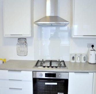Oadby House | Lindrick Villa- 3BD Bunglow , Free parking- Long stays