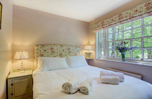 Saffron Walden House | Lion House by Abbey House Stays
