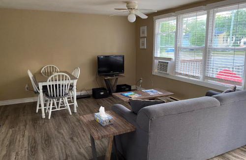 Wasaga Beach House | Listen to the waves from your front deck!