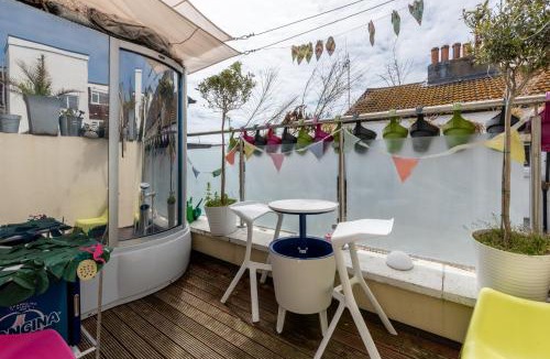 Brighton Apartment | Little Brighton Beach Apartments - separate Spa Cabin