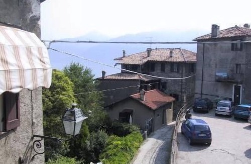 Menaggio House | Little House on the Bridge - See Reviews of charming stays in history!