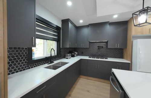 Southeast Calgary House | Live Like Royalty: Central 3-Bedroom Retreat| Calgary | Near Stampede