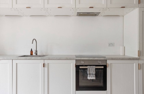 Brent House | Lively 5 BR property in Harlesden | Families | ST