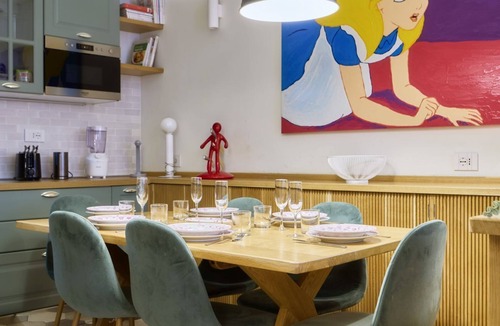 Washington Apartment | Located in the elegant Washington Building in Milan, at 18 Via Antonio Cecchi, this three-room flat is an ideal solution for those seeking comfort and style in the city. The flat is perfect to accommodate up to 4 people, thanks to its two bedrooms, each