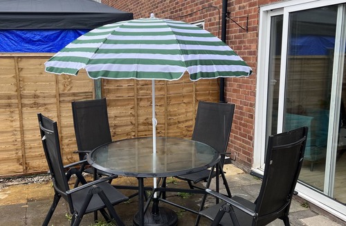 Nottingham House | Location*Parking*Contractors*Leisure*Comfy King Bed