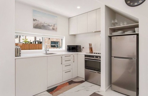 Riccarton Apartment | Location Plus Free Off St Park Handy Hospital