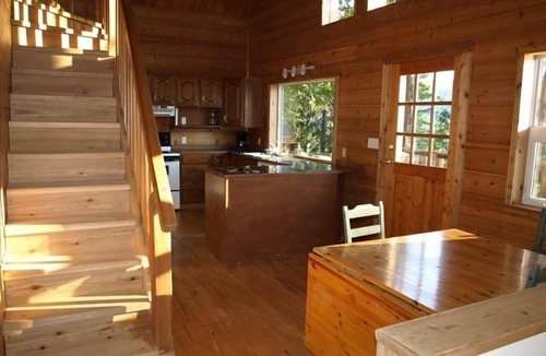 Fauquier Cabin | Loft Cabin on 100acr Property on Arrow Lake Beach and Privacy