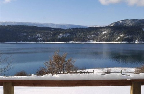 Fauquier Cabin | Loft Cabin on 100acr Property on Arrow Lake Beach and Privacy