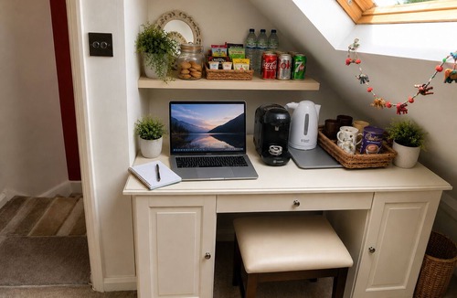 North Greenford House | Loft Spa Sleeps 4 | Heathrow & Wembley Stadium & London