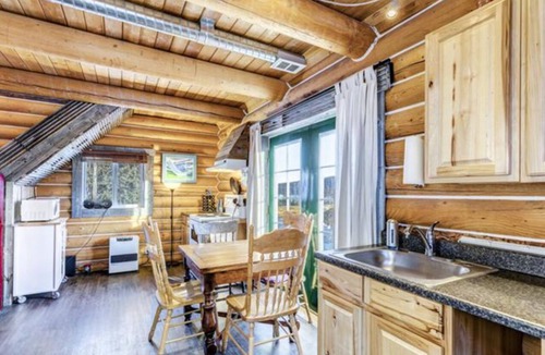 Yukon Cabin | Log Cabin with Amazing Mountain & Lake Views (Pet Friendly)
