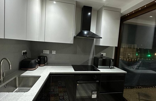 Loxford Apartment | London 1 bed Luxe Beautiful Apartment.