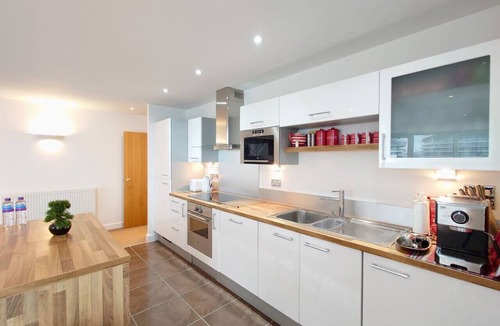 Docklands Apartment | London ExCeL Stay - Three Bed Serviced Apartment