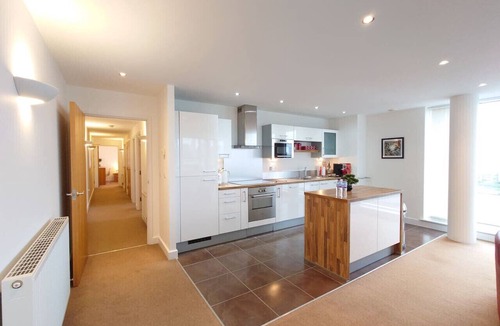 Docklands Apartment | London ExCeL Stay - Three Bed Serviced Apartment