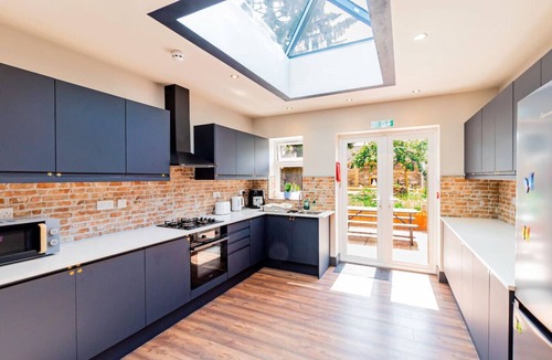 Heathrow Villages House | London Heathrow Home-A Brand new 6 bed house
