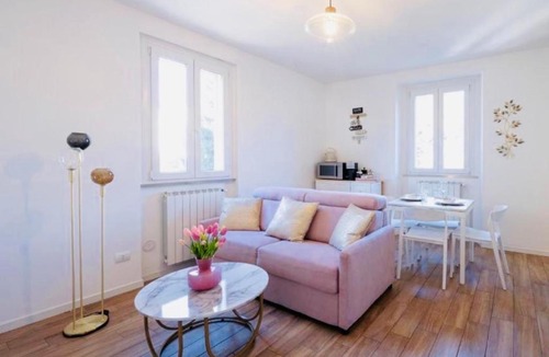 Albate Apartment | Lora diamond Suite 3, free private parking, self check in, air conditioner