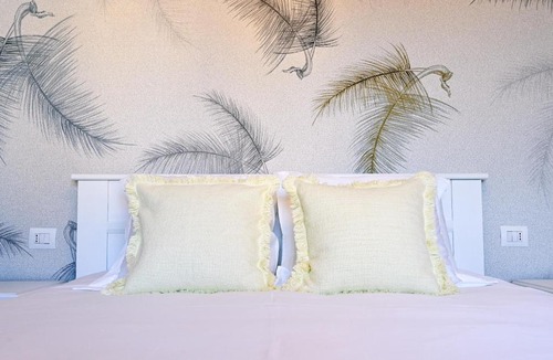 Albate Apartment | Lora Luxury Suite 6 ,free private parking, self check in, air conditioner