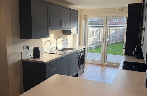 Lincoln House | Lovely 2 bed house in Lincoln, 12 minute walk from the famous Bailgate. Sleeps 4