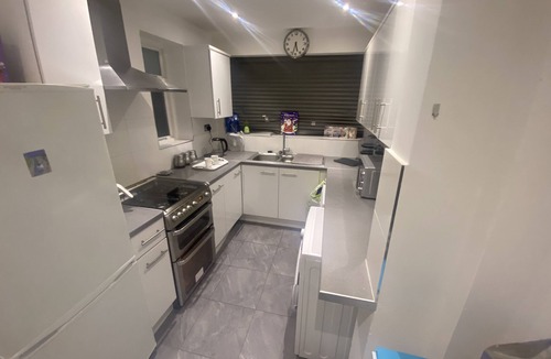 Bramcote House | Lovely 3 bedroom detached house