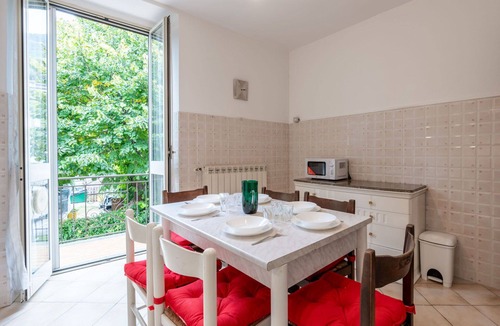Bee Apartment | Lovely apartment for 6 guests with WIFI, TV and balcony