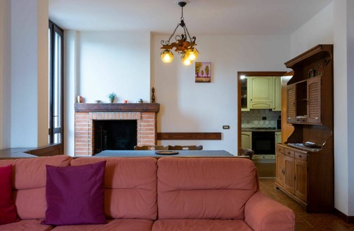 Aurogna Apartment | Lovely apartment for 9 guests with WIFI, hot tub, TV, patio and pets allowed