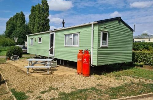 Great Houghton House | Lovely Static 6 Bed Caravan at Billing Aquadrome