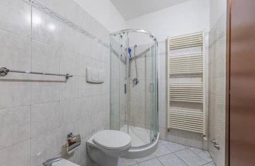 Albate Apartment | Lumina - Sunny Como Flat with Balcony