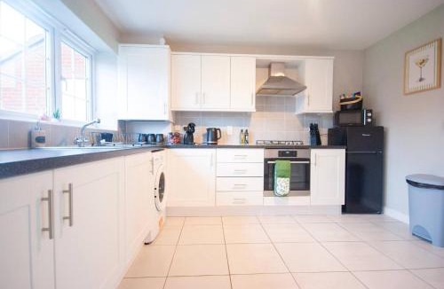 Mountsorrel House | Luxe 3BR - 8 Min to Town Centre - Bradgate Park Leicester - Parking - Garden