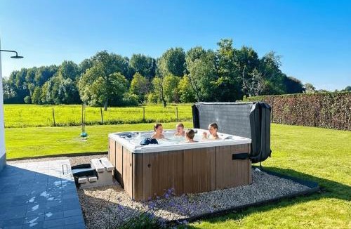 Sint-Truiden Villa | Luxe Villa Tramonto with jacuzzi