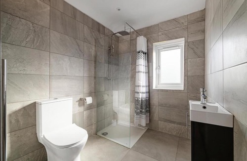 Lutterworth Apartment | Luxurious Relaxing 6 Bed House for great comfort