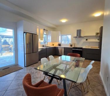 Wahnapitae First Nation House | Luxurious waterfront retreat