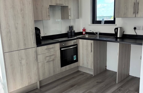 George Green Apartment | Luxury 2BR Apartment - Free parking