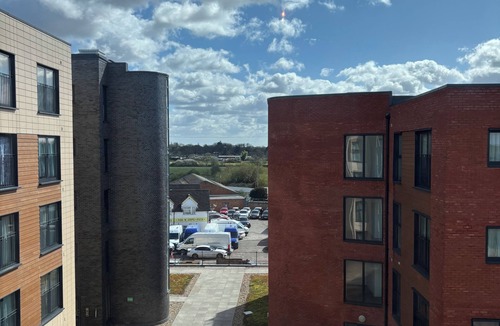 George Green Apartment | Luxury 2BR Apartment - Free parking