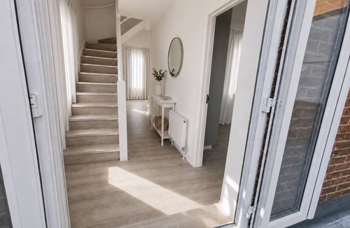 Roxeth Apartment | Luxury 4-Bed Apartment