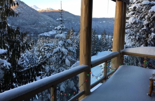 Nordic Estates House | Luxury 4 Bedroom TRUE Ski in/ski out Townhome in Exclusive Taluswood