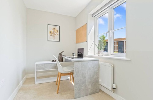 Bicester House | Luxury 5 bed House with Hot-tub near Bicester Village
