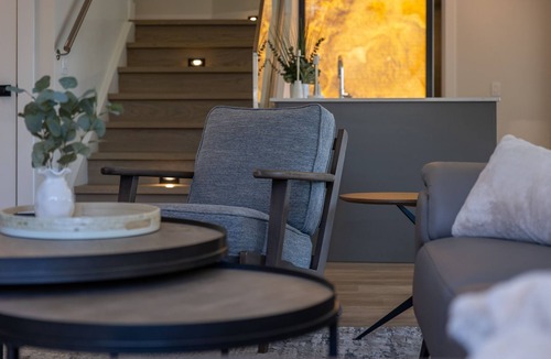 Central Okanagan House | Luxury 5 Bedroom house w/POOL, SAUNA & Games Room