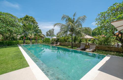 Batu Bolong Villa | Luxury 5BR Canggu Villa - Pool, Jacuzzi, Walk Beach & Cook included