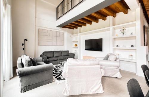 Barona Apartment | Luxury 5BR Retreat near Navigli