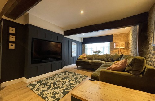 Stamford House | Luxury 6 Bedroom Townhouse - Central Stamford